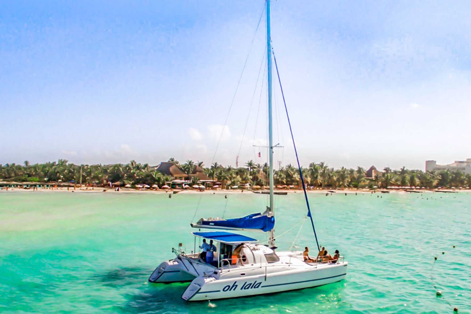 Tour privado a Isla Mujeres en catamarán Oh La La para hasta 25